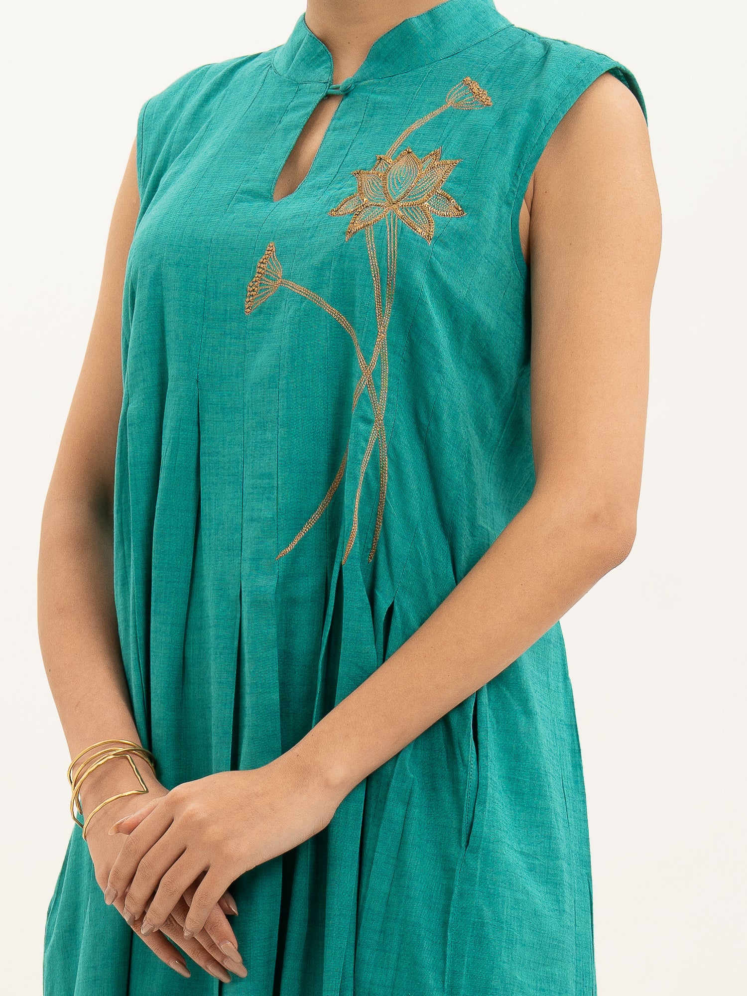 Kamal Talai Elegant Pleated Sleeveless Ethnic Dress